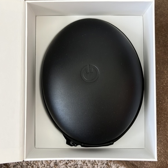 LTD WIRELESS ON-EAR HEADPHONE BY MUZIK - Picture 7 of 12